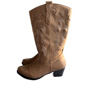 Canyon Trails Women's Classic Pointed Toe Embroidered Western Rodeo Cowboy Boots